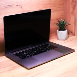 Apple MacBook Pro 15″ Space Gray (MPTT2) 2017 Б/У состояние — А - ТвойGadget