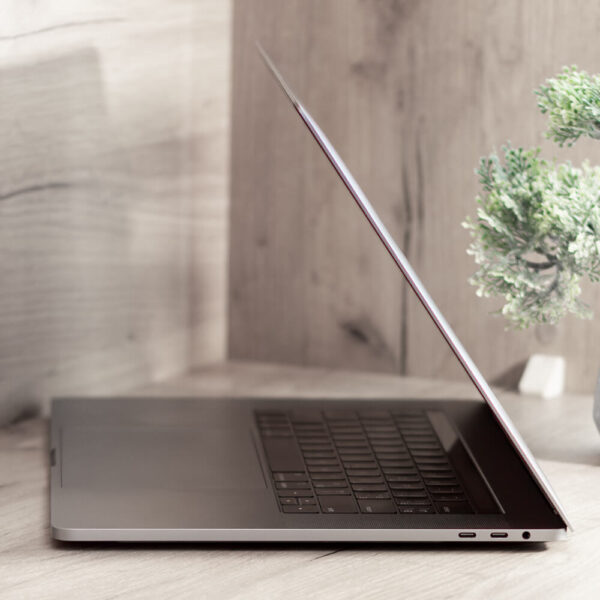 Apple MacBook Pro 15″ Space Gray (MPTR2) 2017 Б/У - ТвойGadget