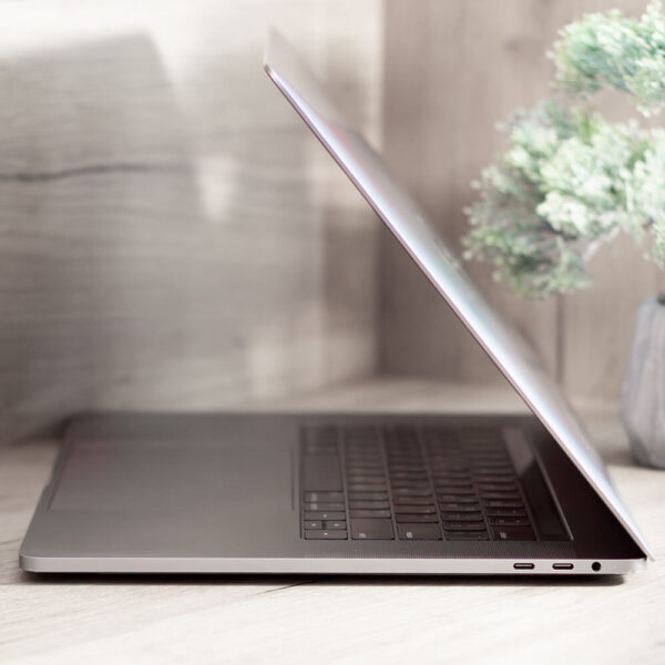 Apple MacBook Pro 15″ Space Gray 2018 (MR942) Б/У - ТвойGadget