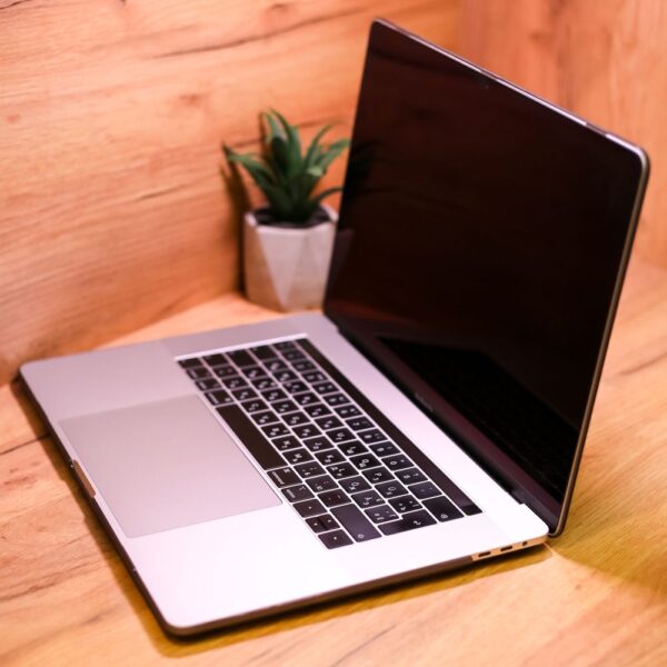 Apple MacBook Pro 15″ Silver 2019 (MV932) Б/У - ТвойGadget