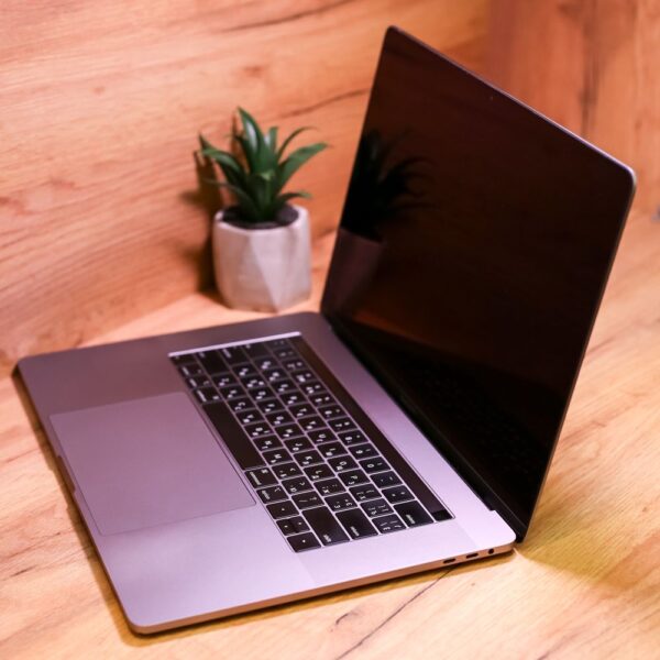 Apple MacBook Pro 15″ Space Gray 2019 (MV912) Б/У - ТвойGadget