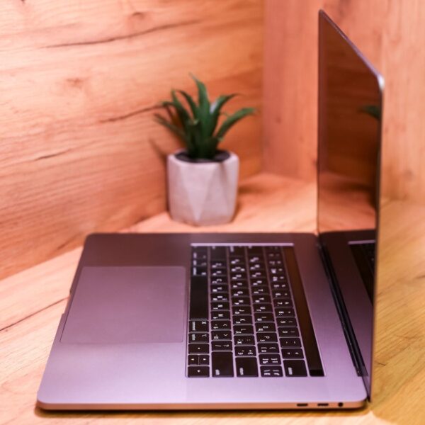 Apple MacBook Pro 15″ Space Gray 2019 (MV912) Б/У - ТвойGadget