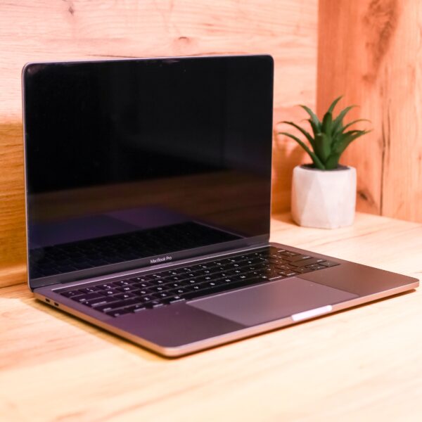 Apple MacBook Pro 13″ Space Gray 2020 (MWP42) Б/У - ТвойGadget