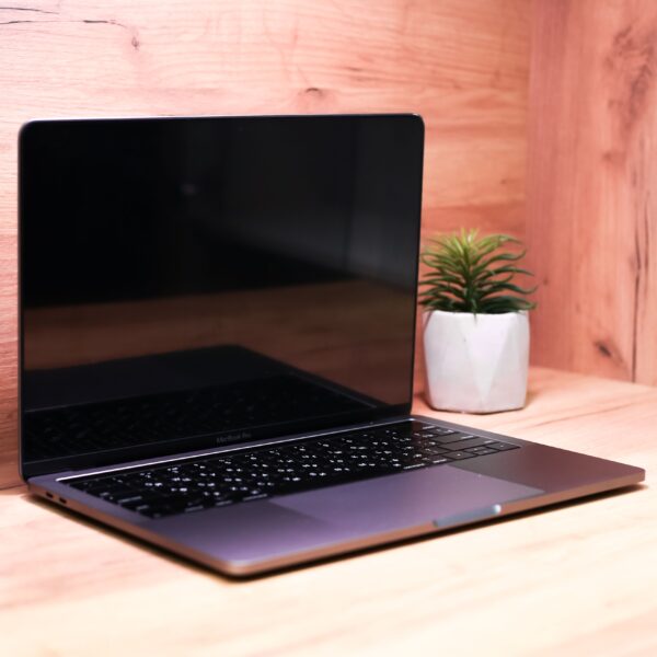 Apple MacBook Pro 13″ Space Gray 2018 (MR9Q2, 5R9Q2) Б/У - ТвойGadget