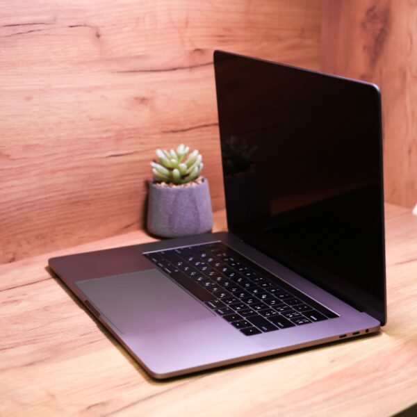 Apple MacBook Pro 15″ Space Gray (MLH32) 2016 Б/У - ТвойGadget