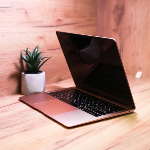 Apple MacBook Air 13″ Gold 2020 (MVH52) Б/У - ТвойGadget