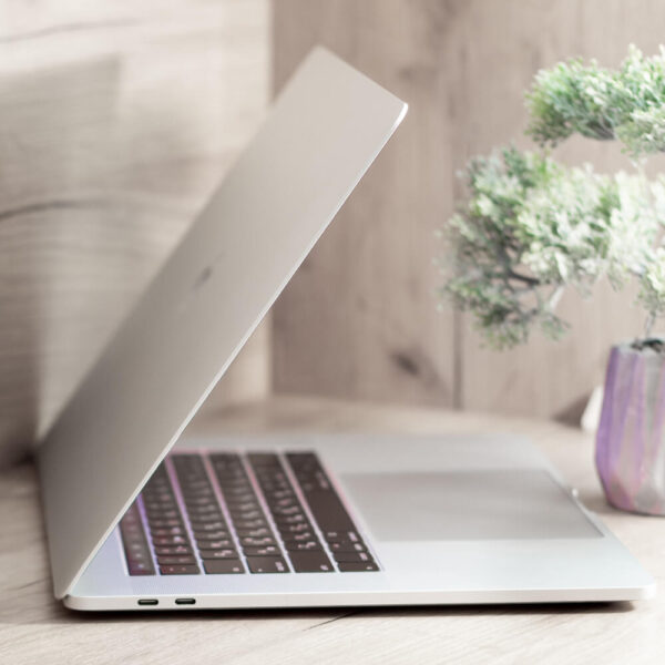 Apple MacBook Pro 15″ Silver (MLW92) 2016 Б/У - ТвойGadget