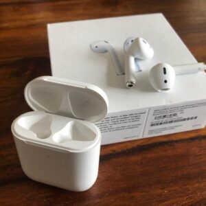 Apple AirPods with Charging Case (MV7N2) Б/У - Зображення 1