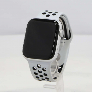 Apple Watch Nike Series 5 GPS 40mm Silver Aluminum w. Silver Aluminum (MX3R2) Б/У