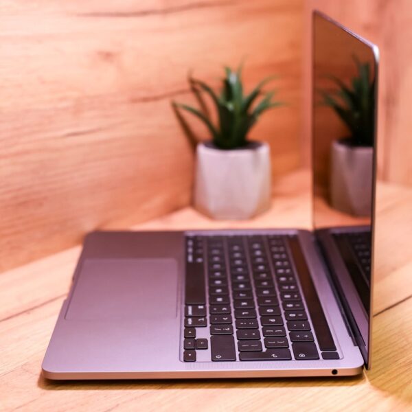 Apple MacBook Pro 13″ M2 Space Gray (MNEJ3) Б/У - ТвойGadget