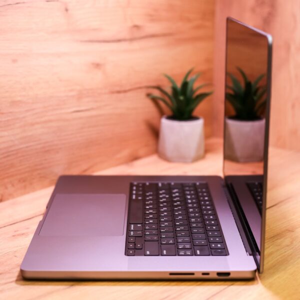 Apple MacBook Pro M1 Pro 16″ 1TB Space Gray (MK193) Б/У - ТвойGadget