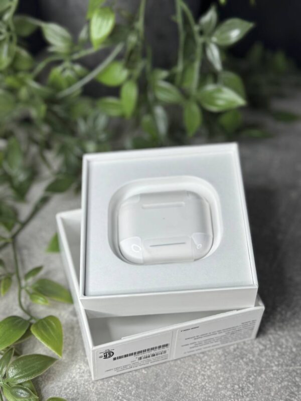 Навушники TWS Apple AirPods 3rd generation with Lightning Charging Case (MPNY3) [Вітринні] - ТвойGadget